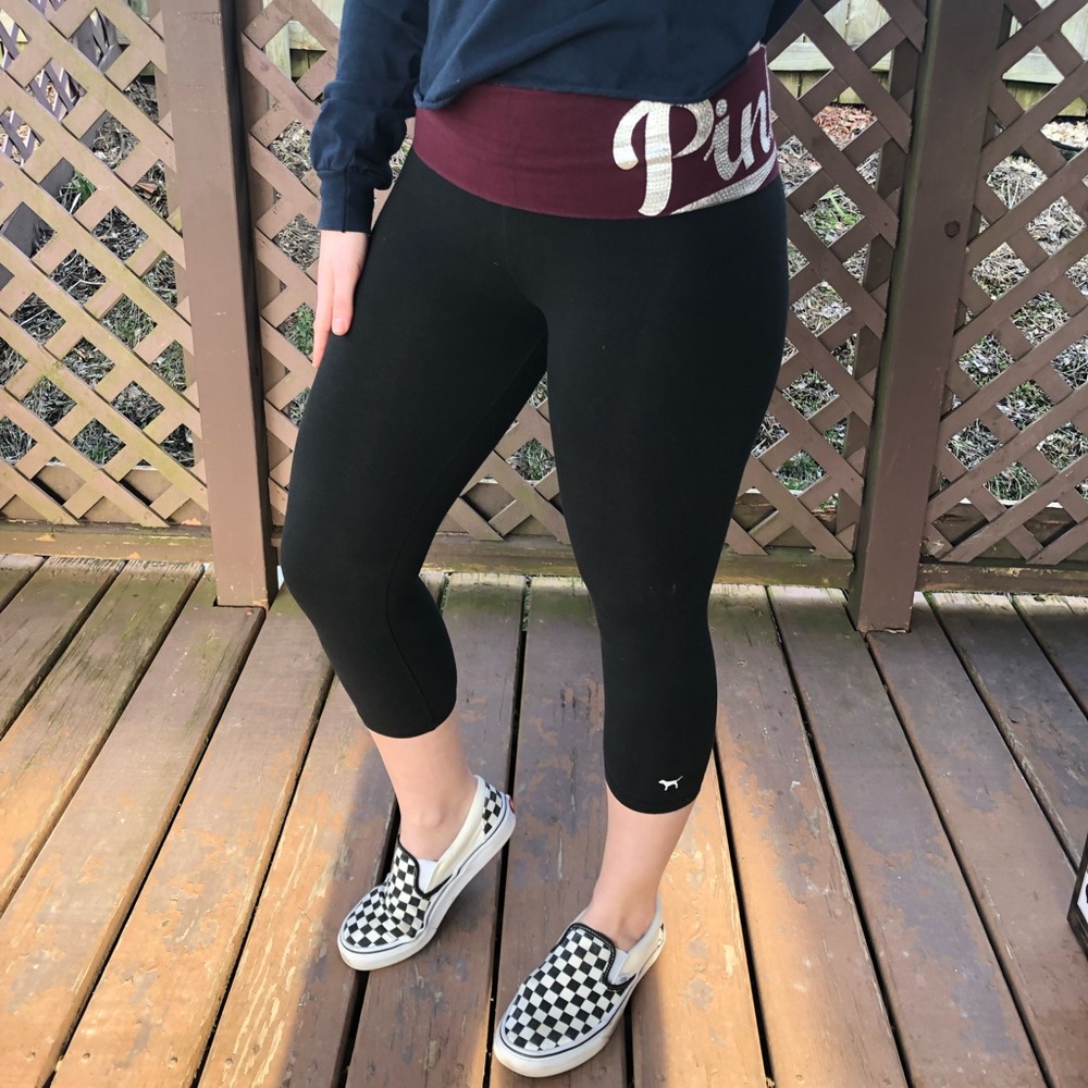 Victoria’s Secret Pink cropped leggings